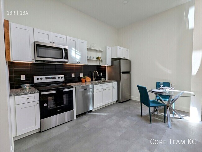 Photo - 3100 E Gillham Plaza Unit 226