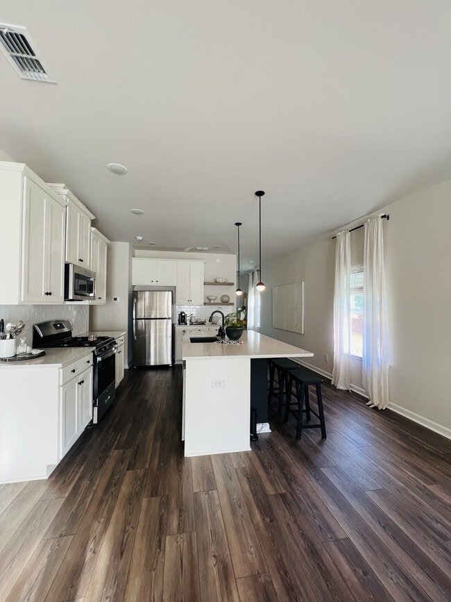 Photo - 207 Parkwood Vista Way