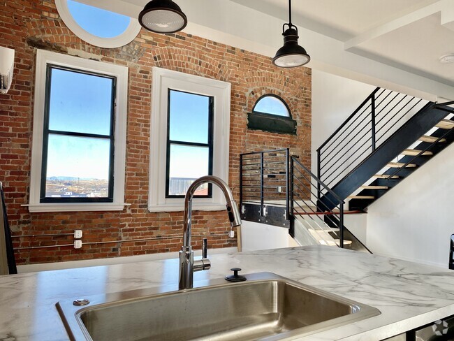 Kitchen to Living area - Mechanics Building Rental
