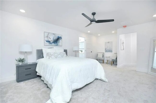 Photo - 220 Napoleon Dr SW