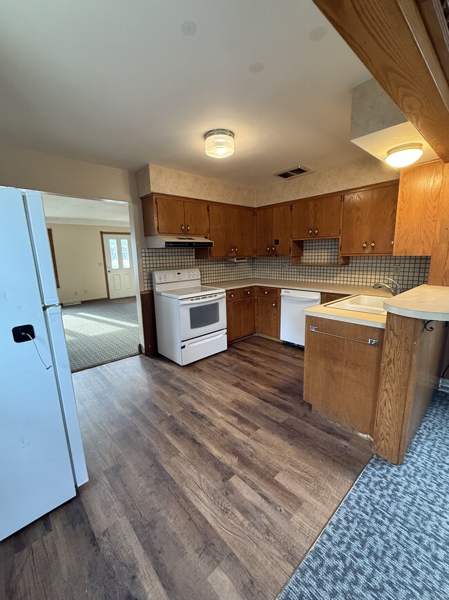 Photo - 2021 Veterans Dr