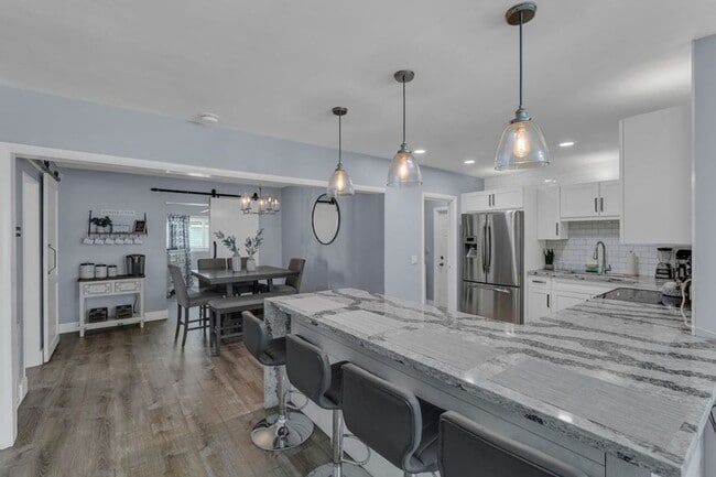 Photo - 721 NE 15th Ave