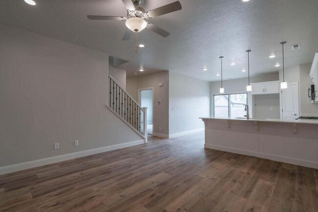 Photo - 527 N 550 W