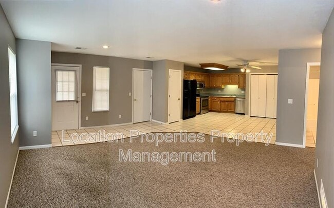 Photo - 318 Creekside Ct