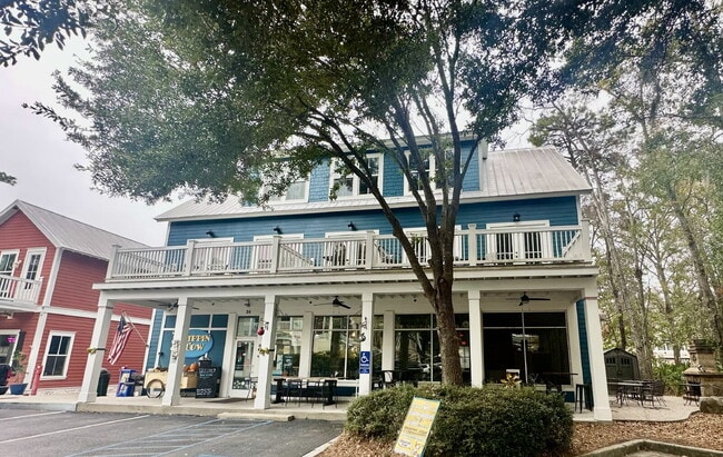 Building Photo - Fully Furnished Two Bedroom Apartment in t... Unit #201