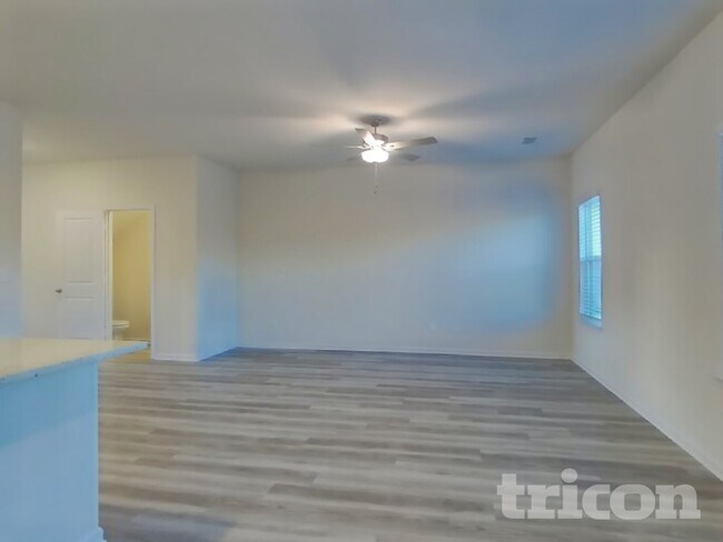 Photo - 307 Limestone Cir