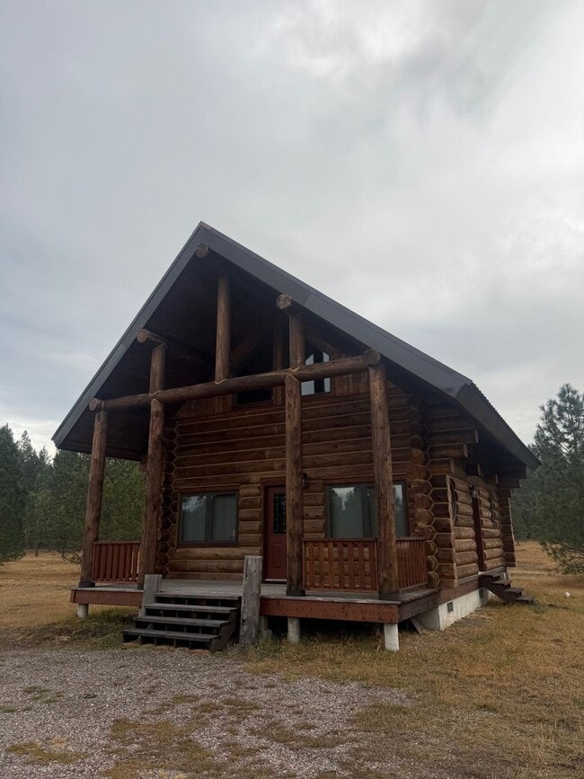 Building Photo - 1 bed, 1 bath Cabin with Acreage