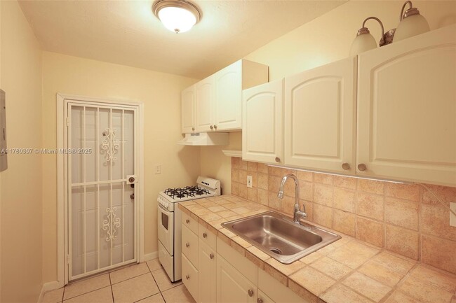 Photo - 555 SW 16th Ave Condo Unit 6