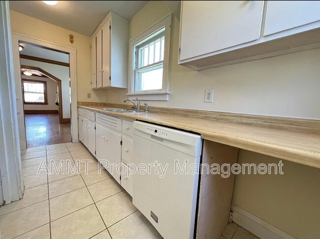 Photo - 421 19th St NE