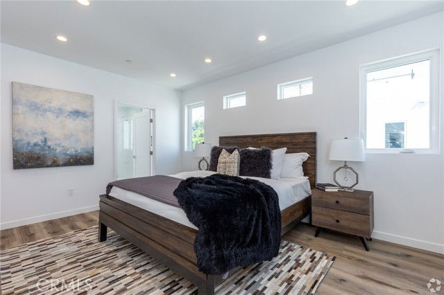 Photo - 5655 Hazeltine Ave