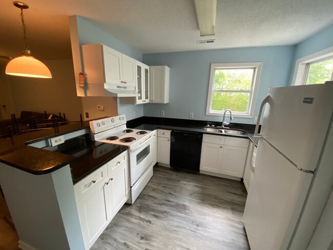 Photo - Room in Condo on Carlton Ave