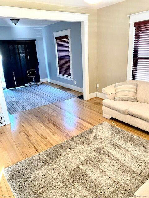 702 S Altadena Ave
