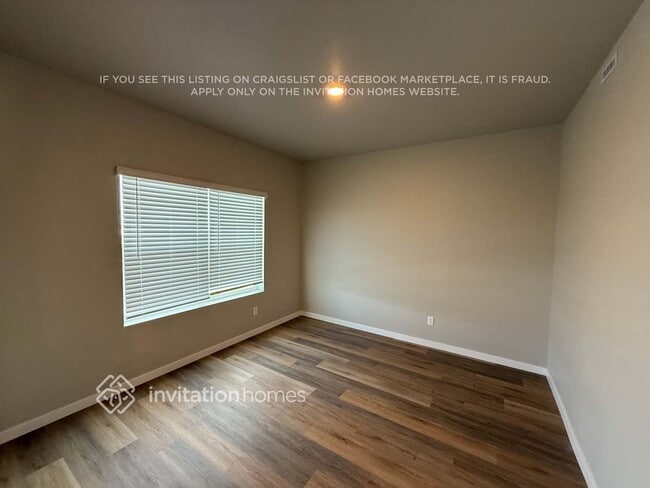 Photo - 957 Cascade Falls St