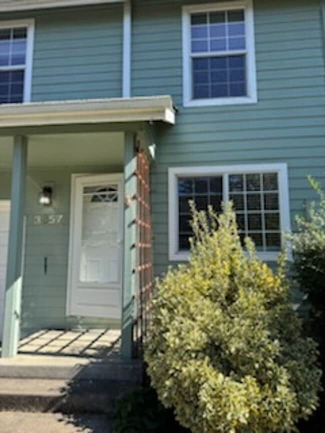 Photo - Spacious 3-Bedroom, 2.5-Bath Townhouse Nea...