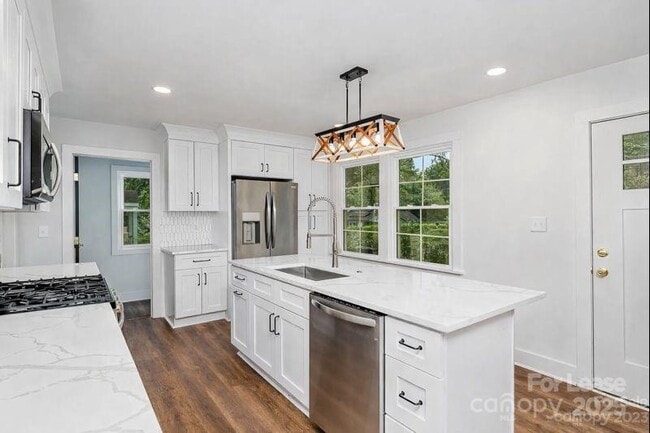 Photo - 2104 St Mark St