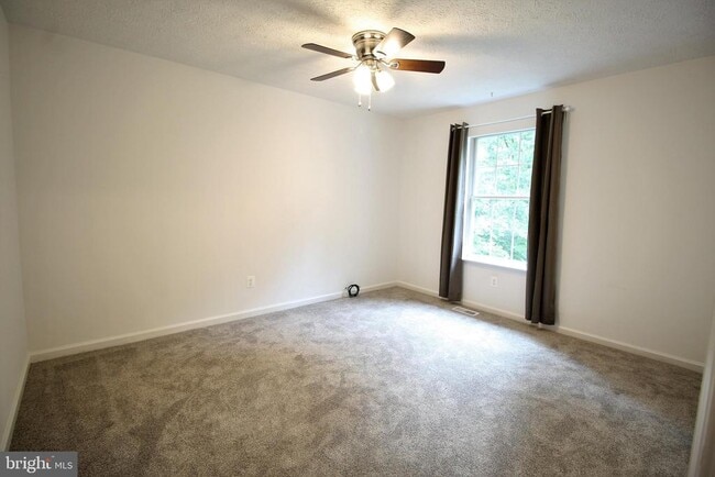 Building Photo - 18040 Tebbs Ln Rental