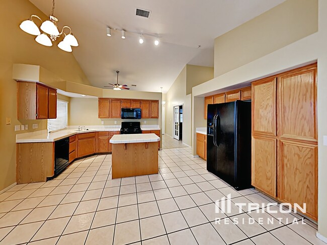 Photo - 610 Largo Azul Ave