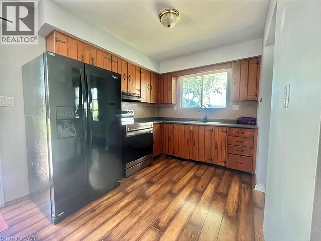 Photo - 10480 Lonsdale Crescent