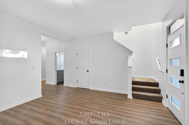 Building Photo - 2024-MUIR4 Unit #B