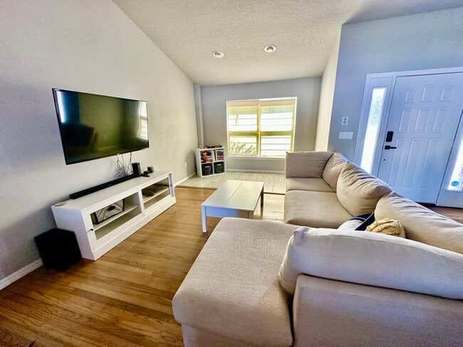 Photo - 579 McIntosh Rd