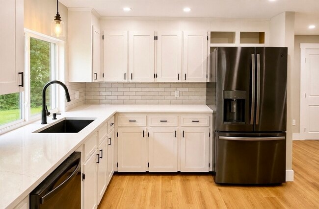 Photo - 334 Bedford St