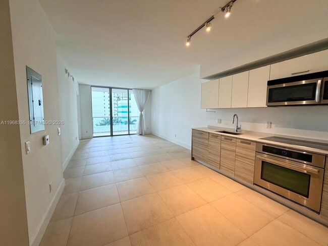 Photo - 1300 Brickell Bay Dr Unit 607