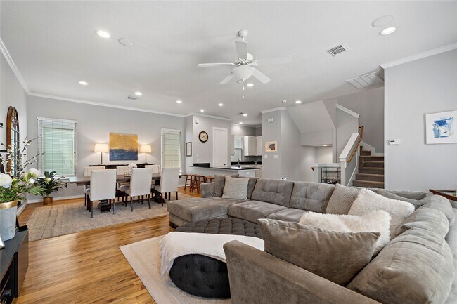 Photo - 4510 Center St