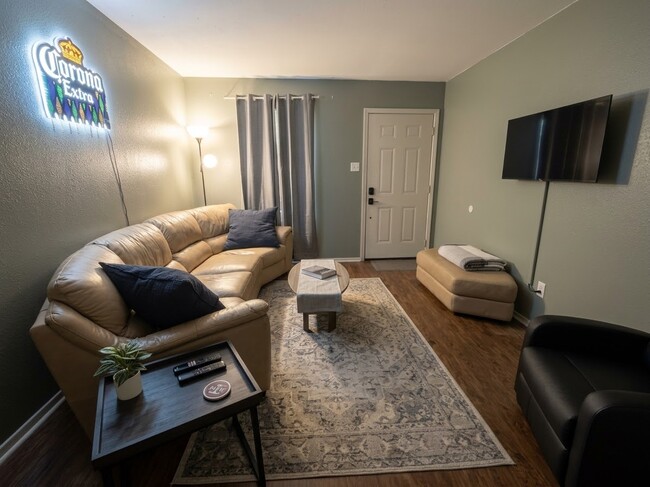 1720 Leona Dr