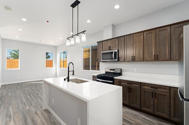 Photo - Newer Built | 3 Bed, 3 Bath, Parking, AC, ... Unidad 6734 Thomson Court Rental