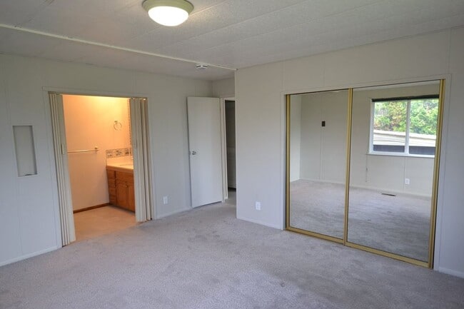 Photo - 566 SW Paiute St