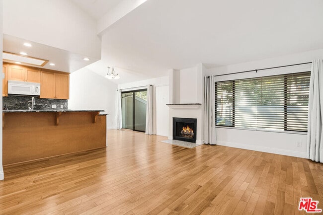 Photo - 13350 Maxella Ave Unidad 3
