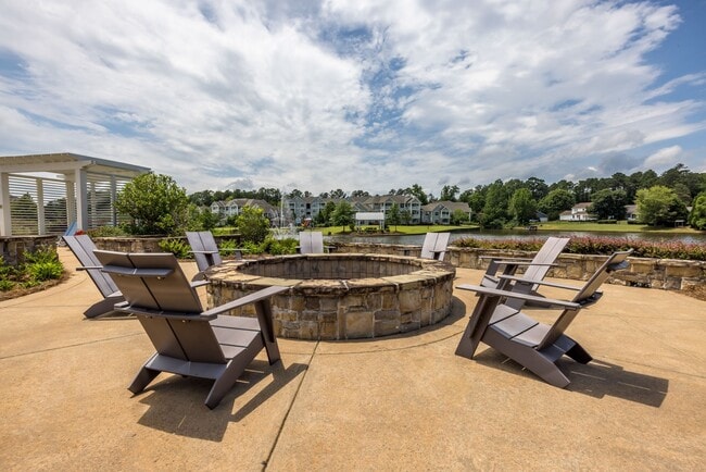 Lakeside Village Apartments