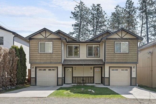 Building Photo - Garden Springs Duplex