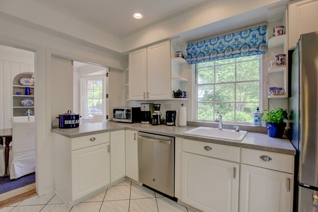 Photo - 207 Cameron Ln