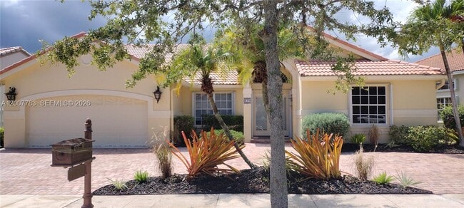 Photo - 659 Verona Pl