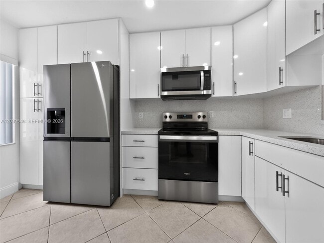 Photo - 11358 Taft St Unidad 11358