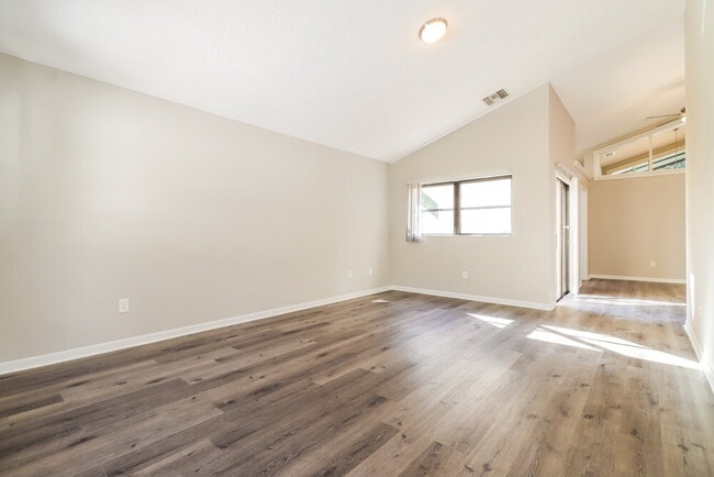 Photo - 154 Chelsea Ct