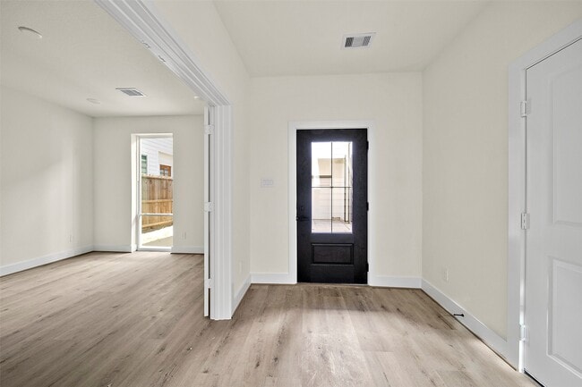 Building Photo - 2708 Nagle St