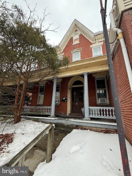 Building Photo - 216 Main St Unit 3