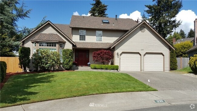 Building Photo - Stunning & Spacious 4 Bedroom Home with 2....