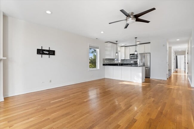 Photo - 1516 W Grand Ave Unit 3W