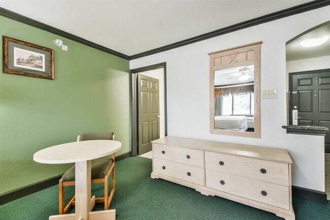 Building Photo - 1025 Swanson St Unit 308