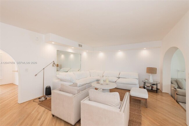 9940 Collins Ave Unit 10