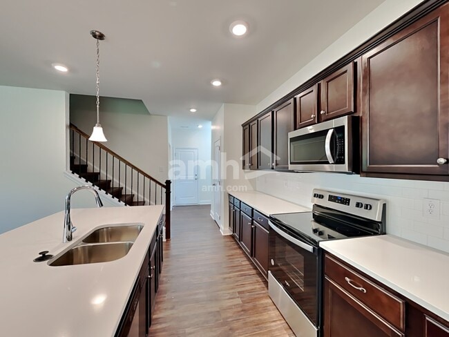 Photo - 2072 Windsor Park Ave