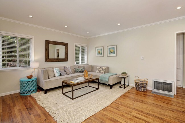 Photo - 3913 Beethoven St