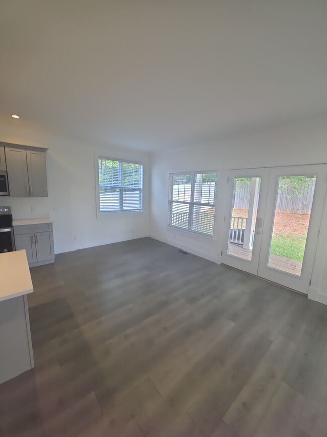 Photo - 409 Juniper Dr
