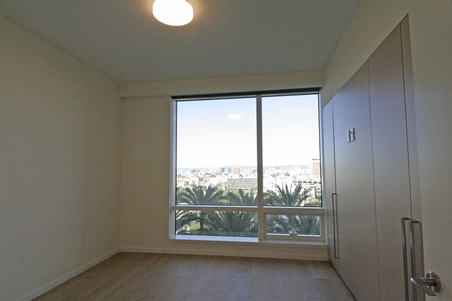 Photo - 877 Francisco St