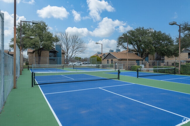 Tennis Court - River Oaks