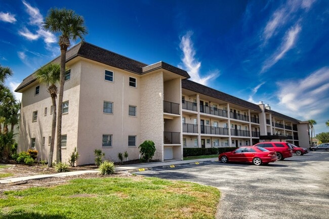 Building Photo - Annual Unfurnished 2 Bedroom 2 Bathroom Co... Rental