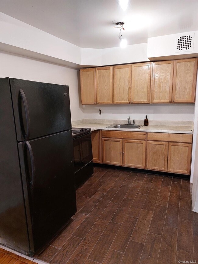 Building Photo - 30-30 71st St Unit 2